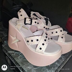 Pink wedges